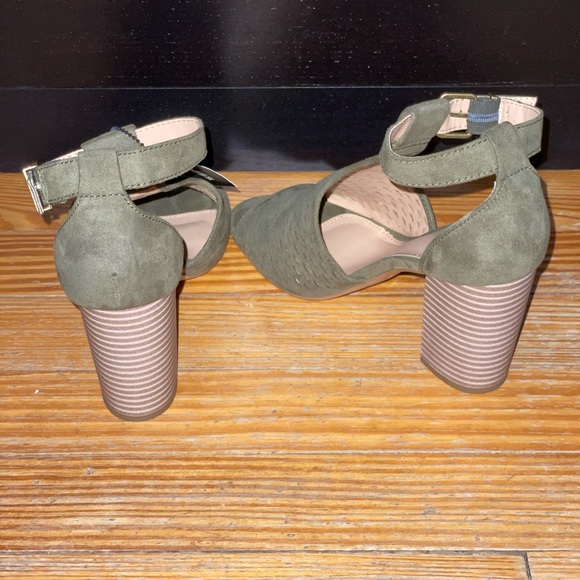 Express heels - Picture 3 of 3